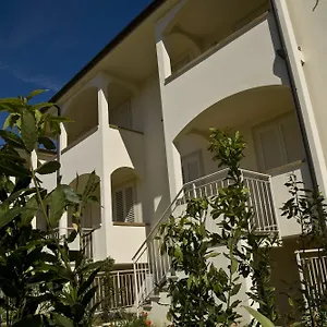 Tina Aparthotel
